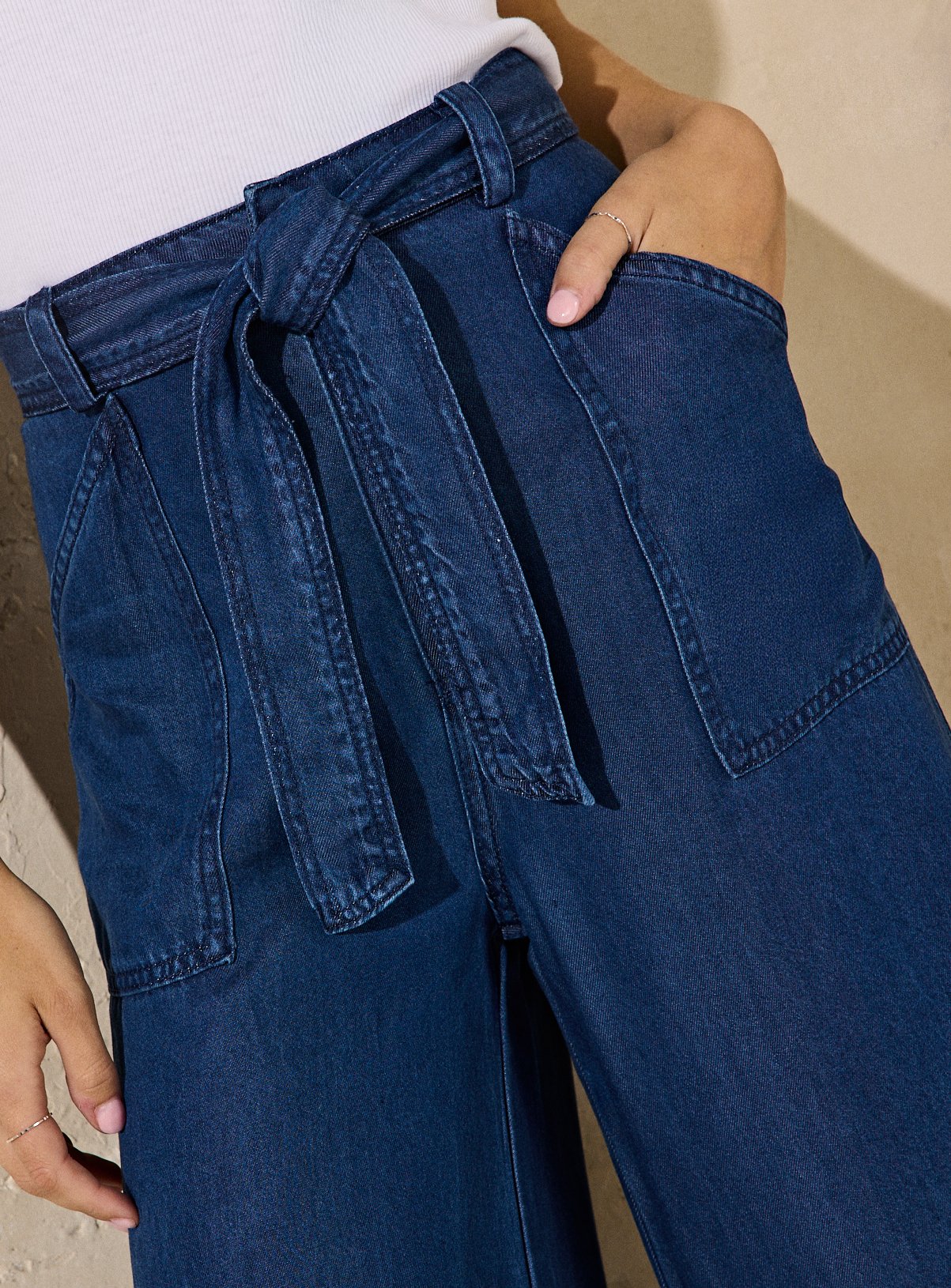 EVERBELLE Dark Washed Denim Cropped Jeans 16 - Image 2 thumbnail